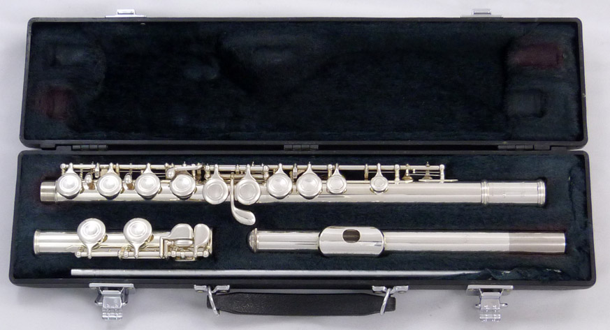 Used Yamaha YFL-221 Flute - in original Yamaha hard shell case